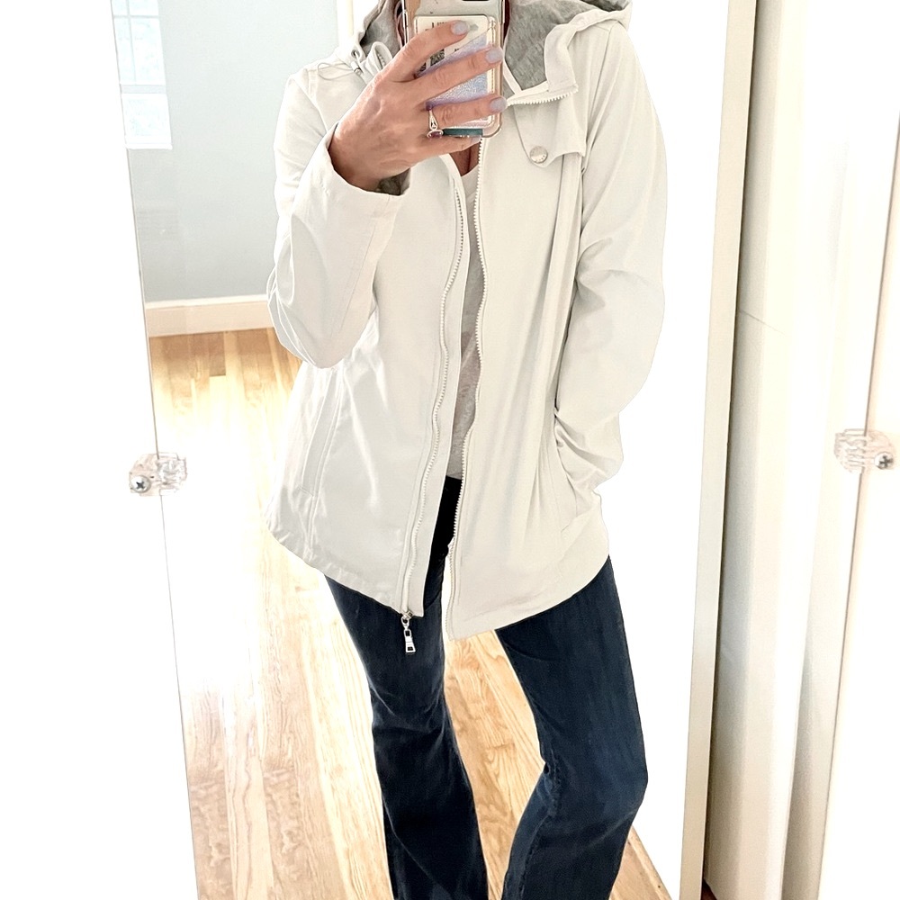 Nuage Softshell Hooded Jacket with Hi-Low Hem